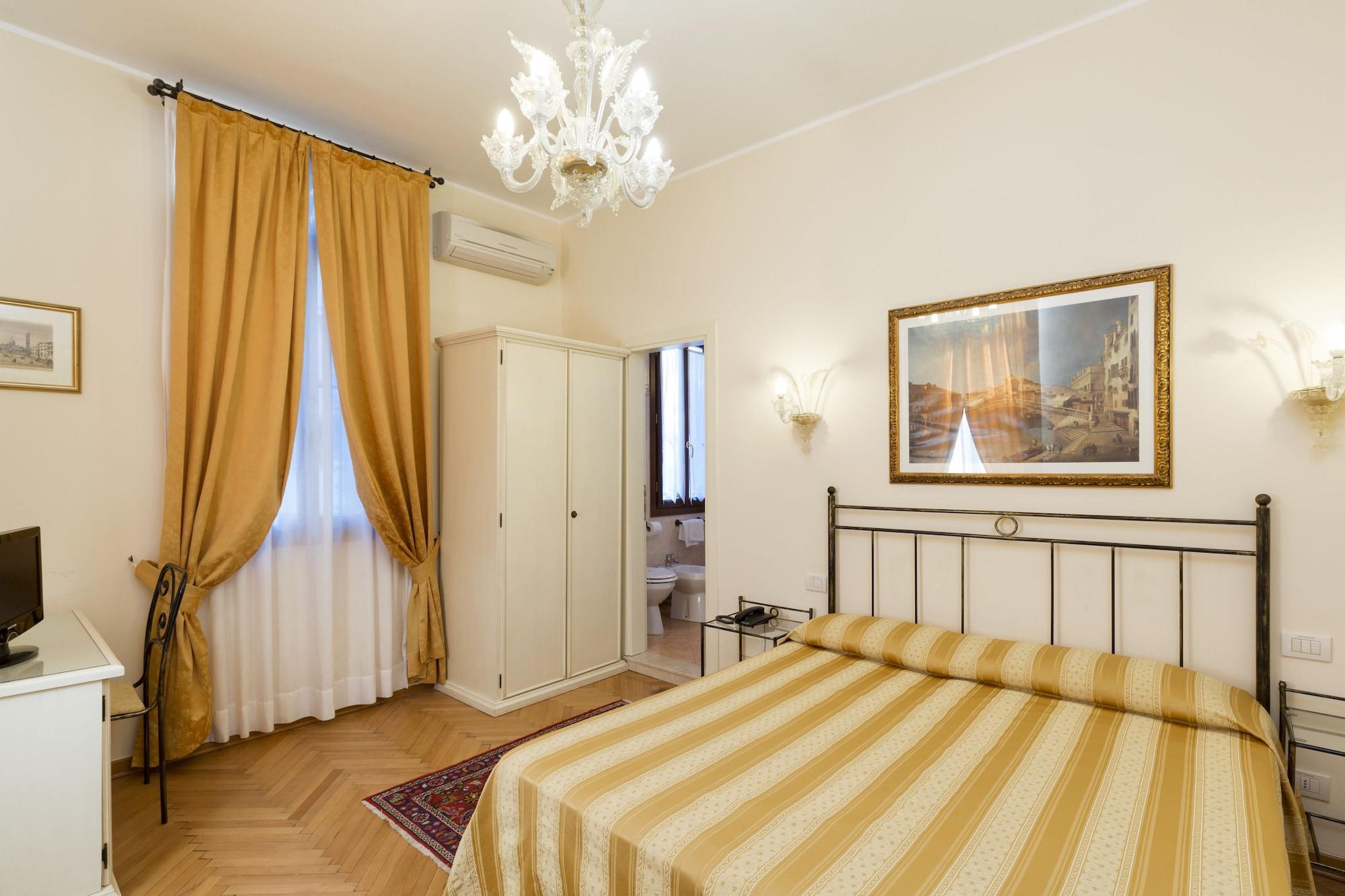 Casanova Bed & Breakfast 3*
