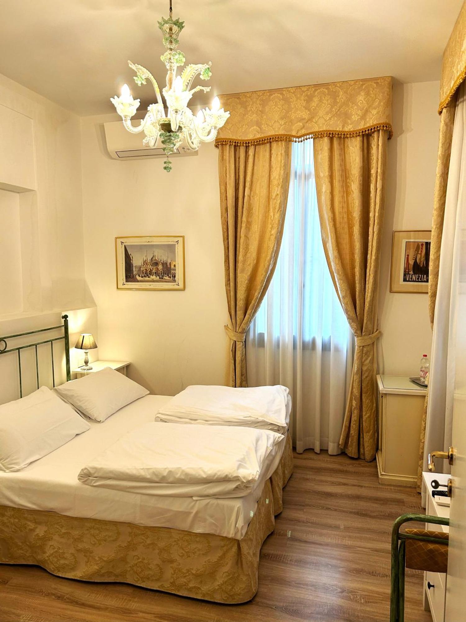 Casanova Bed & Breakfast 3*